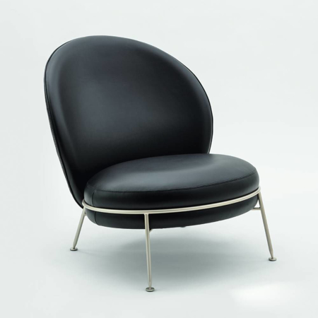 Amaretto Armchair Seat Leather Basic in Polished Chrome