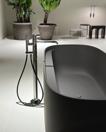 Essentia Freestanding bath mixer