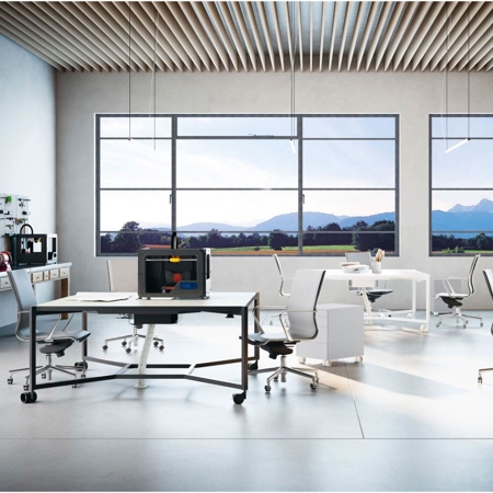 Hub Operative Desk on Casters